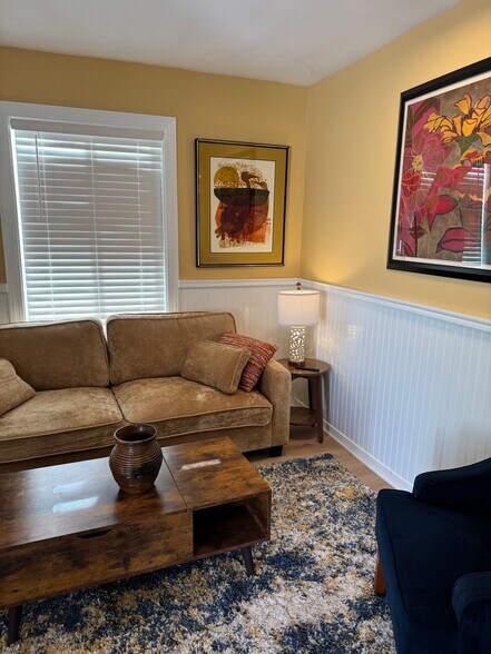 Building Photo - 820 Hope St