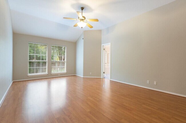 Building Photo - 2110 Red Oak Cir