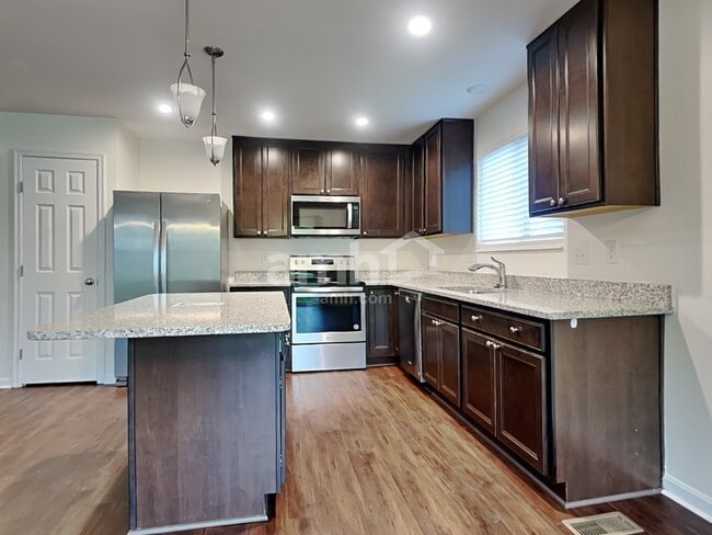 Building Photo - 724 Mary Ln Ext