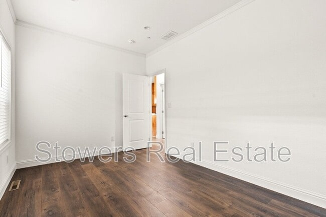 Building Photo - 144 Larkwood Cir