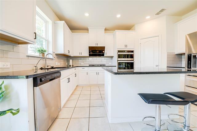 Building Photo - 405 Club House Dr