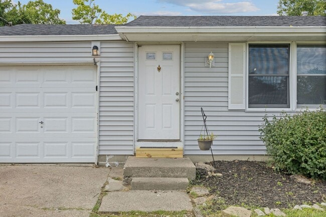 Building Photo - PLEASANT RUN - Well cared for 3 bed ranch ...