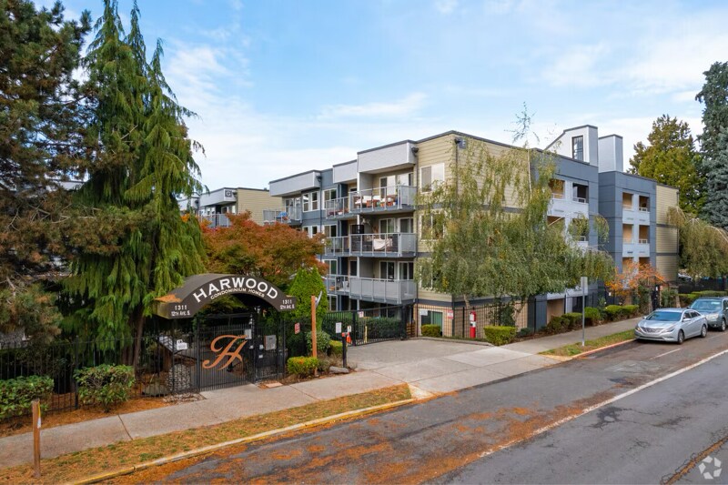 Building Photo - 1311 12th Ave S
