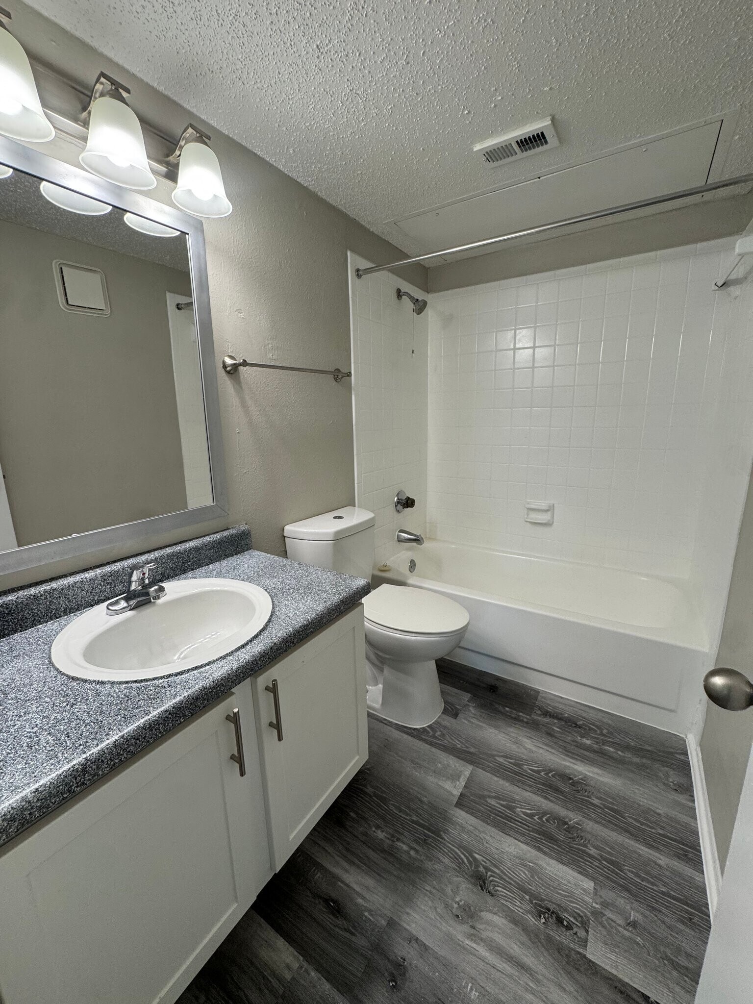 Building Photo - 2010 Estrada Pkwy