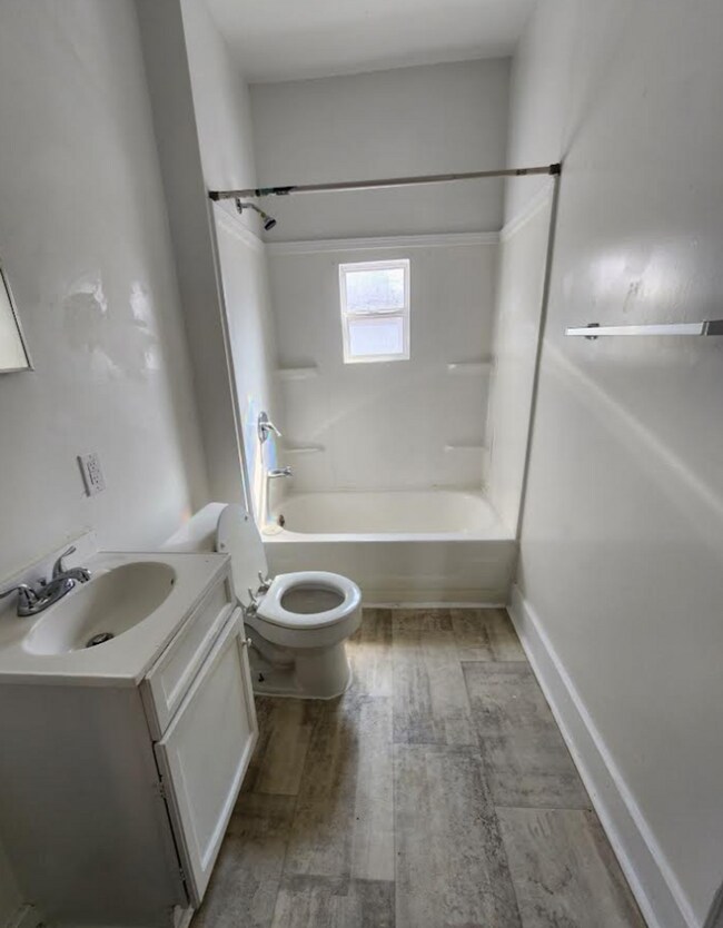 Building Photo - Westside Spacious Three Bedroom Two Story Duplex Near 25th and Capital