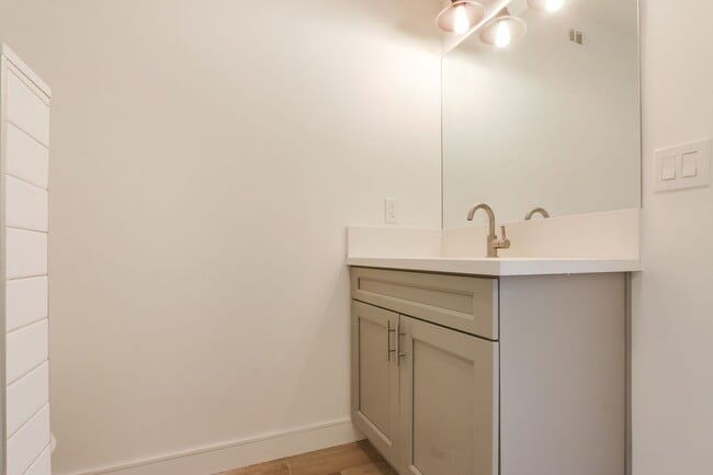 Building Photo - 2042 N Alvarado St