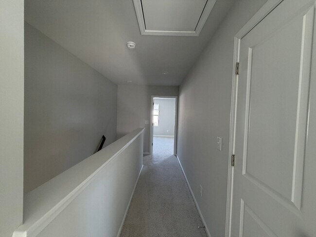 Building Photo - Carolina Springs 2