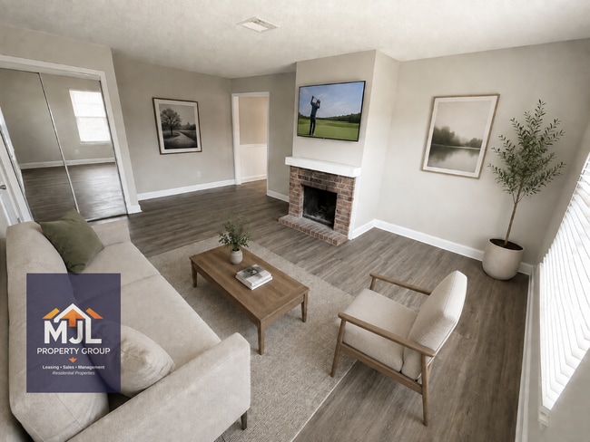 Building Photo - Renovated 2 Bedroom/ 1 Bath Apartment with Garage *READY NOW*