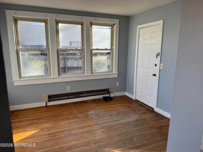 Building Photo - 811 Central Ave