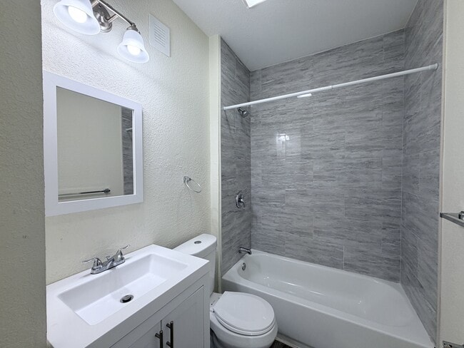 Building Photo - 907 Rugby St