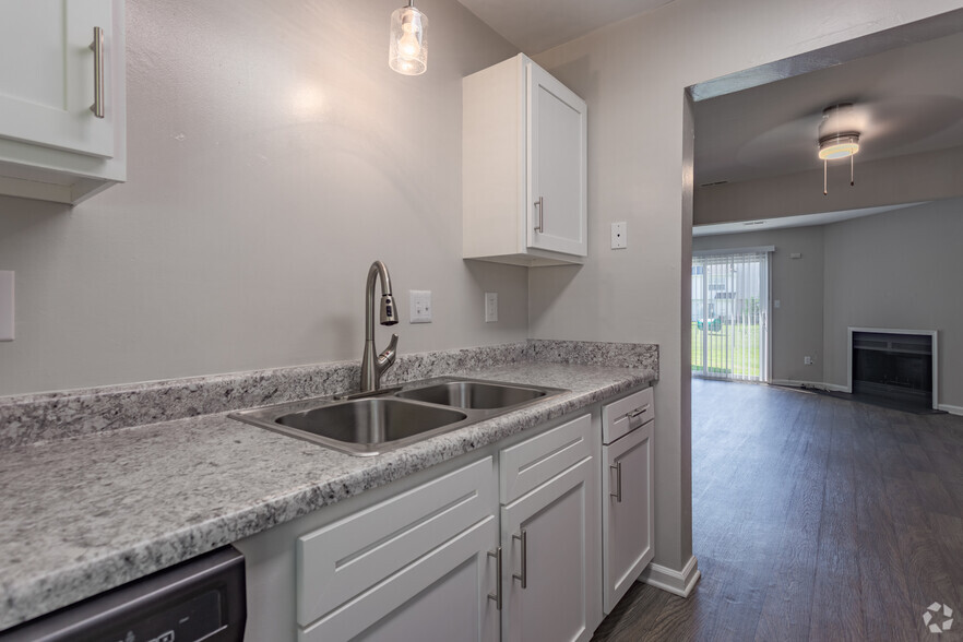 2BR,1.5BA,950SF Renovated - The Henley