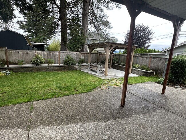 Building Photo - 3104 Sunset Dr W