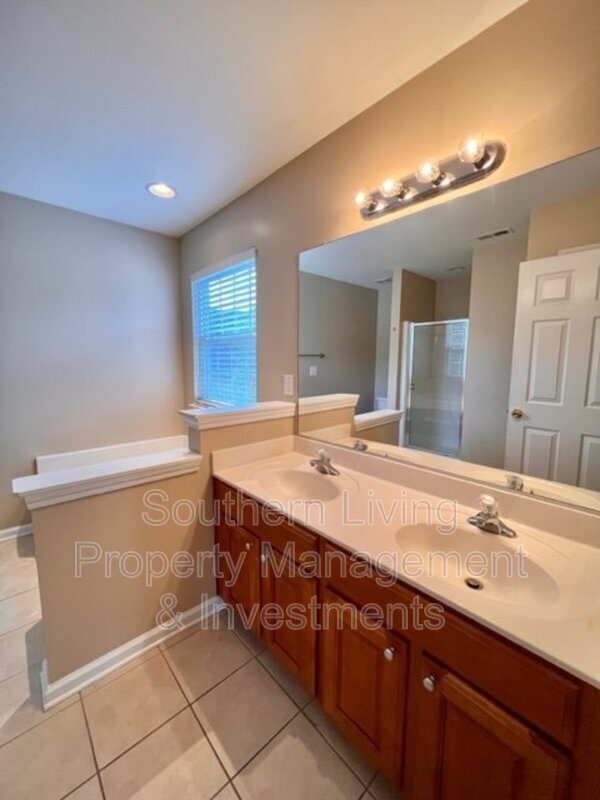 Building Photo - 11840 Royal Castle Ct