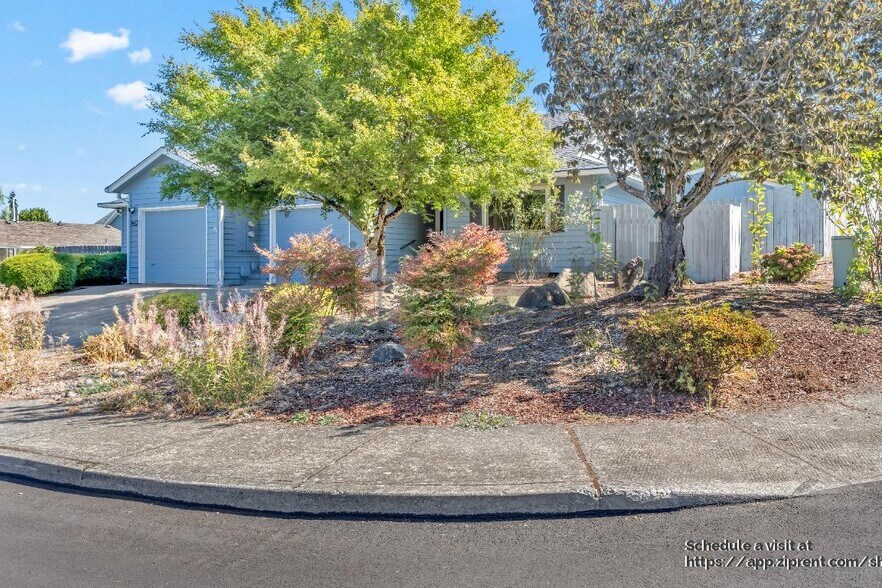 Building Photo - 1760 Kenard St NW