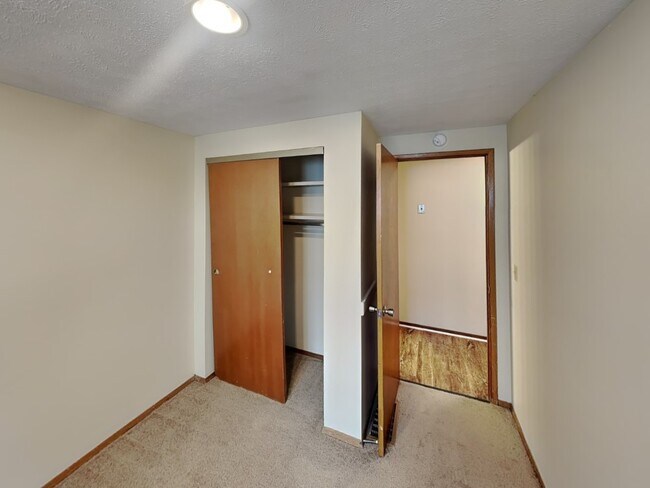 Building Photo - 94 E 18th Ave