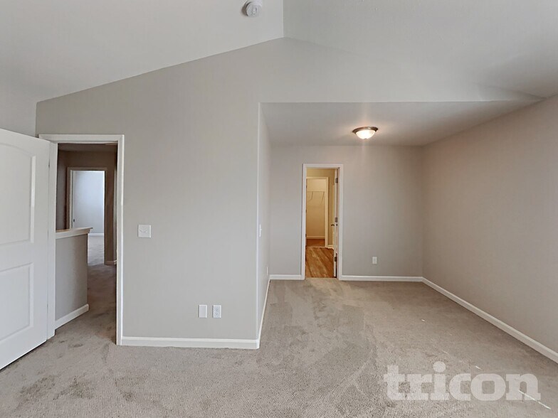 Building Photo - 1925 Buffalo Way