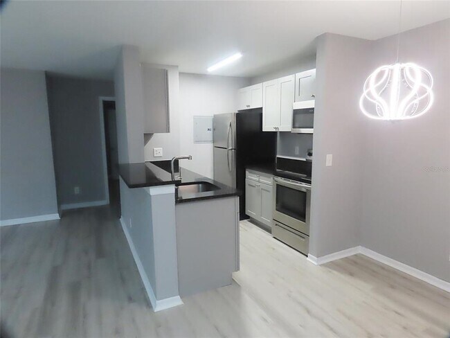 Building Photo - 5986 Westgate Dr