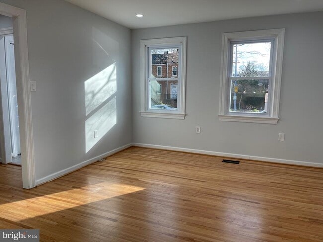 Building Photo - 519 G St SW