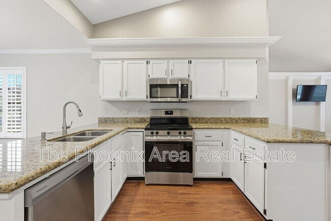 Building Photo - 4425 E Douglas Ave