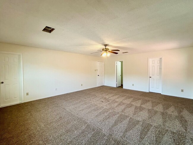 Building Photo - 4 BED 2.5 BATH near Seaworld AVAILABLE NOW!