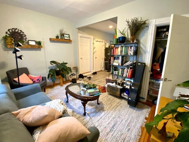 Building Photo - Mission Hill Modern 4bed / 2bath with laundry in unit- available September 2026