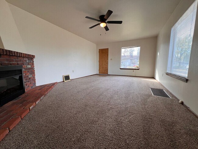 Building Photo - e2607