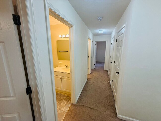 Building Photo - 882 Patrick Henry Dr