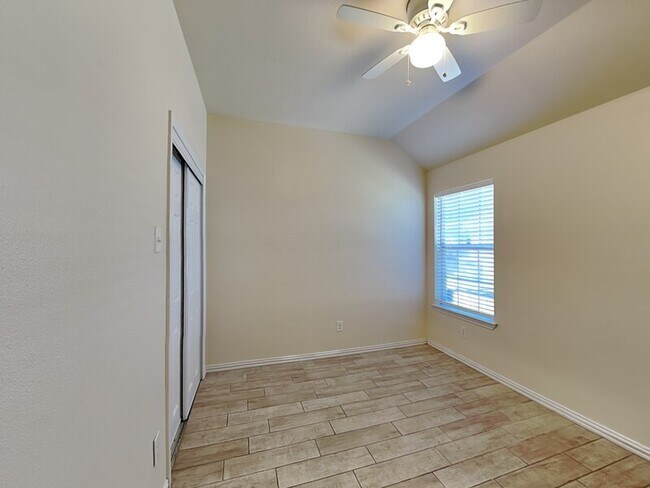 Building Photo - 3914 Sonora Ave