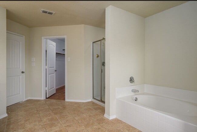 Building Photo - 800 Cormorant Dr