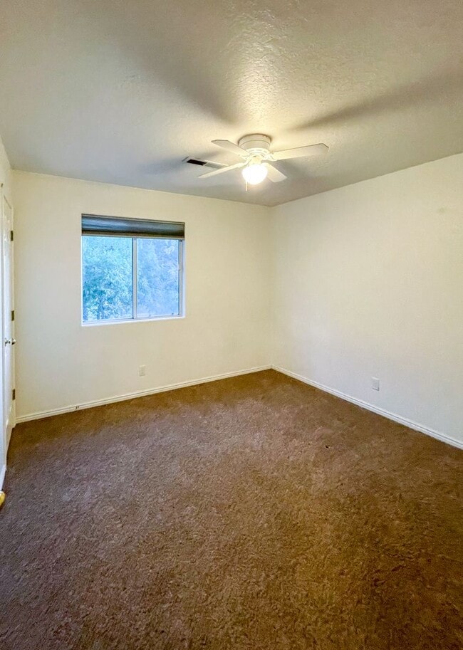 Building Photo - Charming 2 Bedroom Home in Prime Location ...