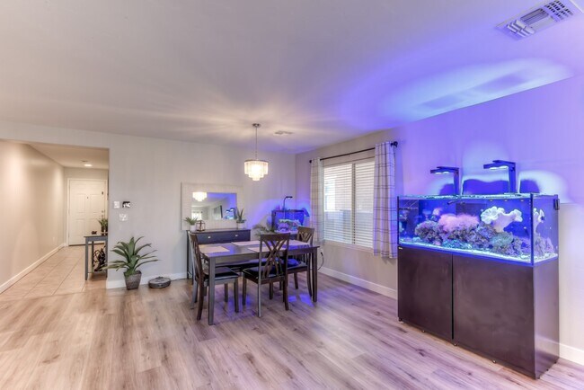 Building Photo - Welcome to this charming 3 bedroom, 2 bath...
