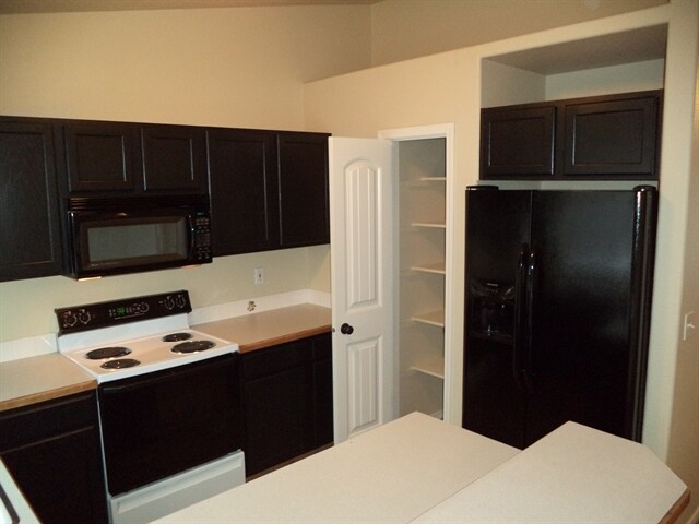 Building Photo - 656 W White Fang St