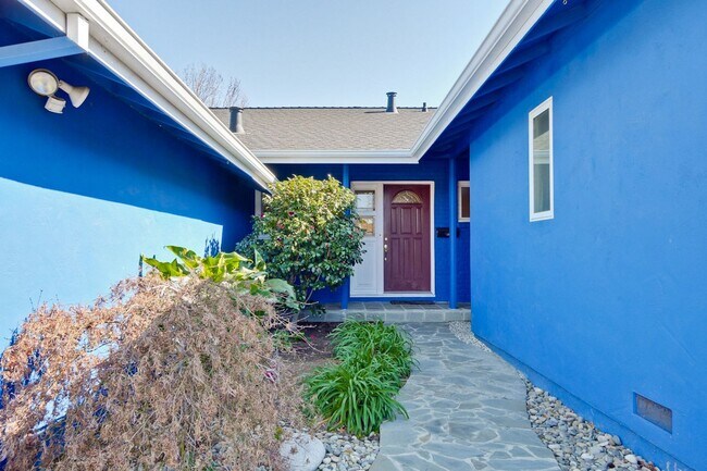 Building Photo - Wow! What a Great Home! Available Soon!