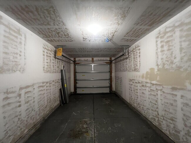 Building Photo - The Secret? Space. The Gift? $500 Off! APP...