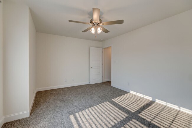 Building Photo - 1385 Harmon Ln