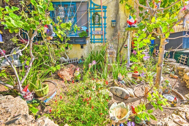 Building Photo - 2434 Cloverfield Blvd