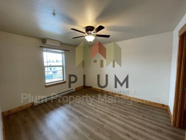 Building Photo - 1245 Waverly St