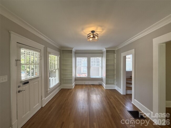 Building Photo - 421 Hawthorne Ln