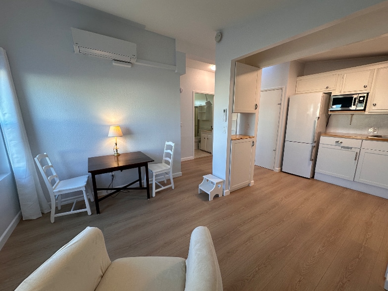 Building Photo - 628 Via Bolivia