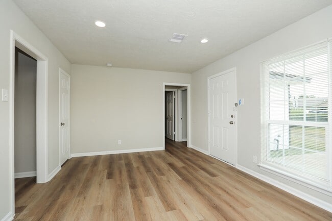 Building Photo - 913 Avenue M