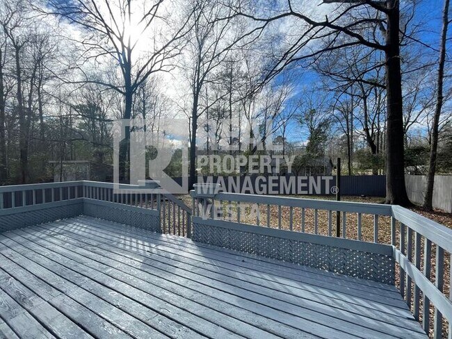 Building Photo - Three Bedroom Home in Lake Wildwood