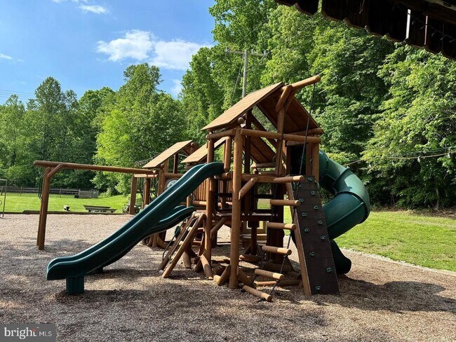 Building Photo - 6277 Occoquan Forest Dr