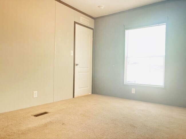 Building Photo - 754 Skylark Ln