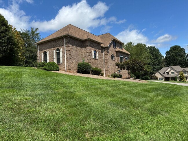 Building Photo - South AVL - Grand Residence in The Cotswol...