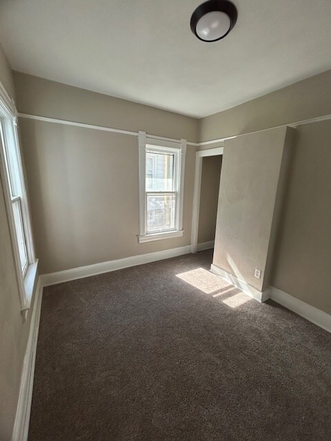 Building Photo - 915 Merrill St