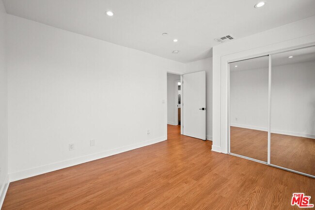 Building Photo - 818 N Hobart Blvd