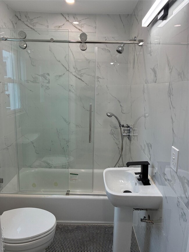 Building Photo - 204 E Shore Rd