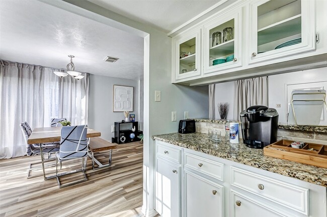 Building Photo - 92 N Deerfoot Cir