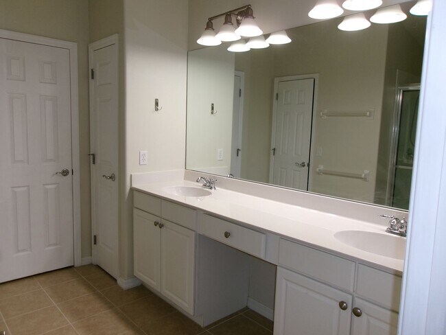 Building Photo - Desirable Gated Sandoval of Cape Coral