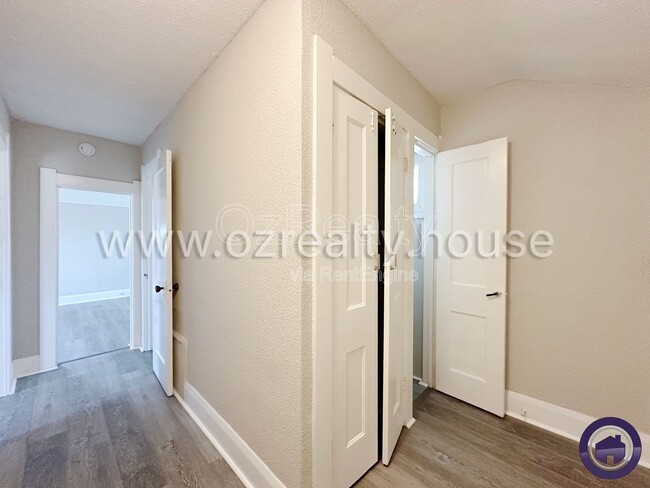 Building Photo - 209 Eldred Ave